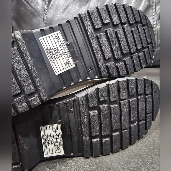 Brand New White Winter Boots • Customization Available 🎨 - Picture 4 of 4